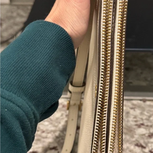 Tory Burch Blake Cream Crossbody Bag - Picture 3 of 9